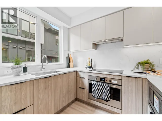 203 7161 17TH AVENUE, Burnaby, British Columbia V3N0K1