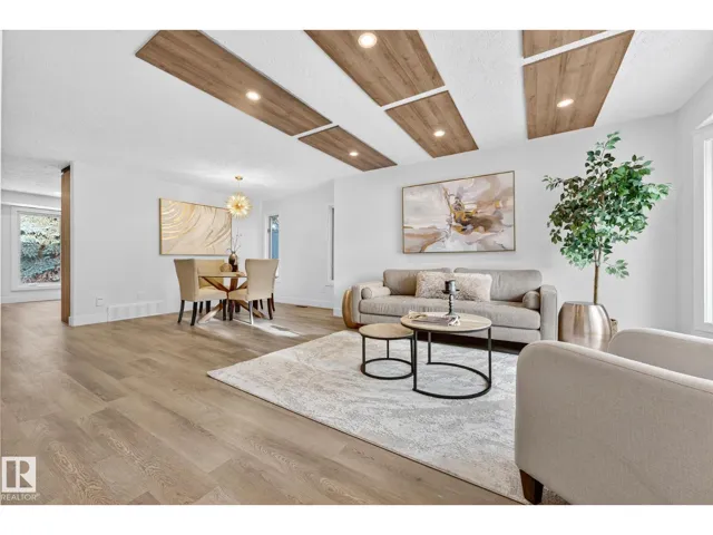 7924 157 AV NW, Edmonton, Alberta T5Z2T4