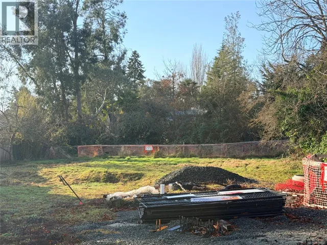 881 Jasmine Ave, Saanich, British Columbia V8Z2P3