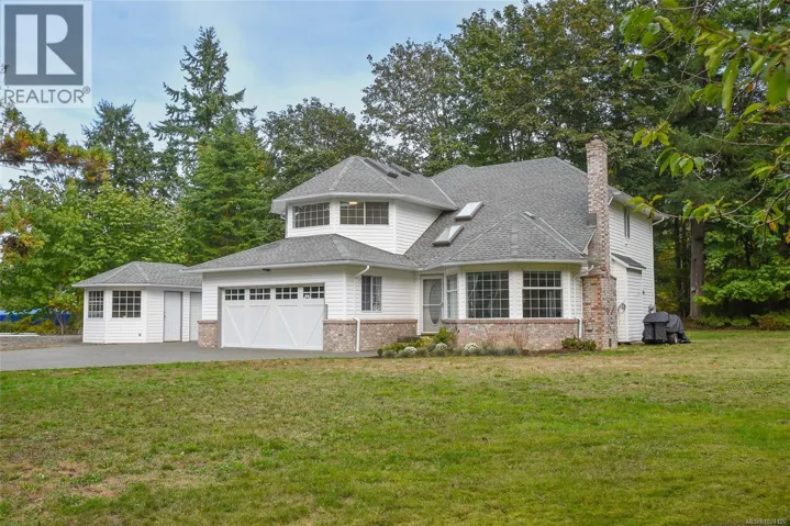 8868 Erickson Pl, Black Creek, British Columbia V9J1H9