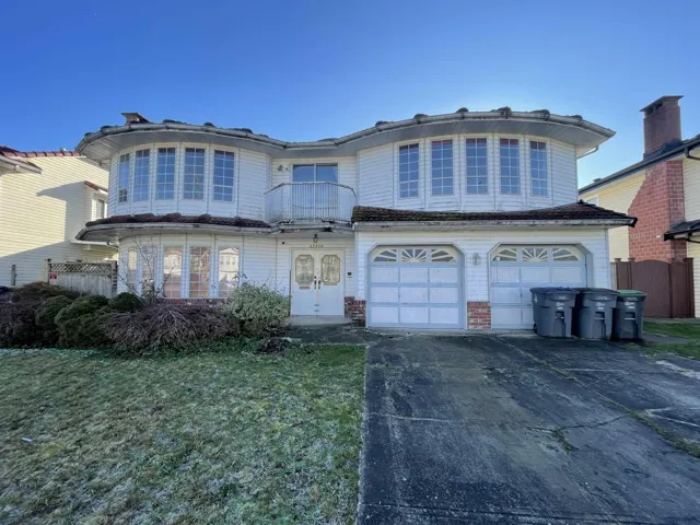 12476 75A AVENUE, Surrey, British Columbia V3W0M3