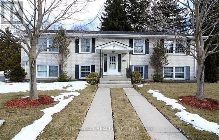 1 - 19 JOHNSON PLACE, St. Thomas, Ontario N5P2E9