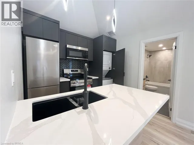 110 DESCHENE Avenue, Hamilton, Ontario L9A3K1