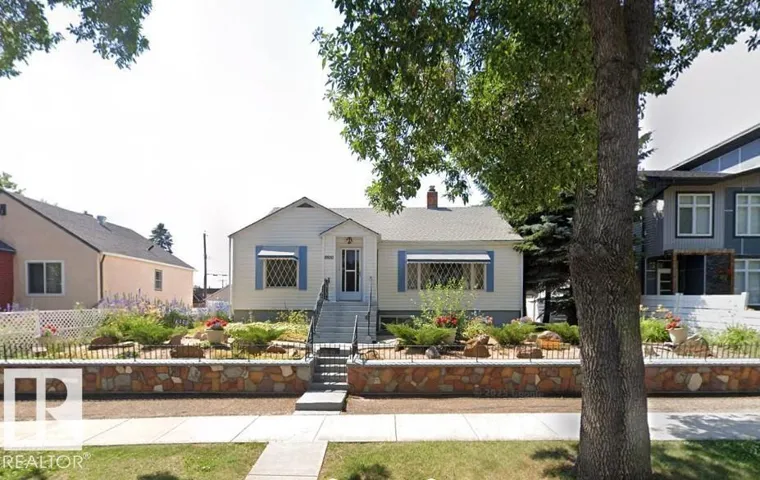 8810 93 ST NW, Edmonton, Alberta T6C3T1