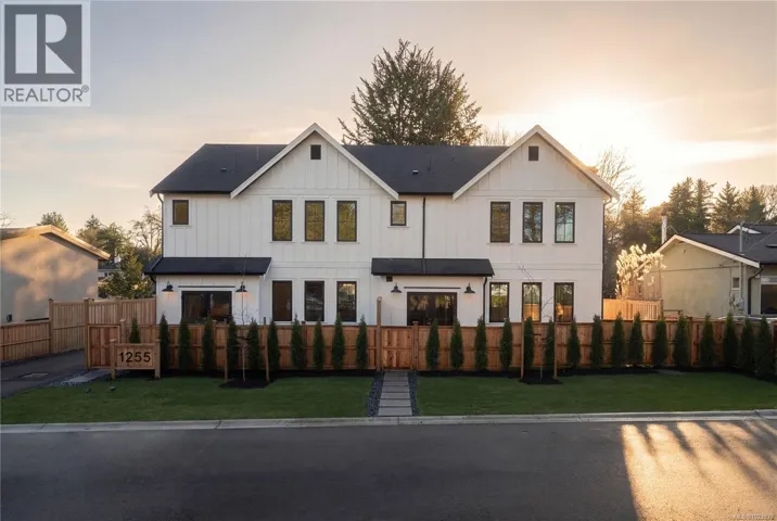 B 1255 Dunsterville Ave, Saanich, British Columbia V8Z2W9