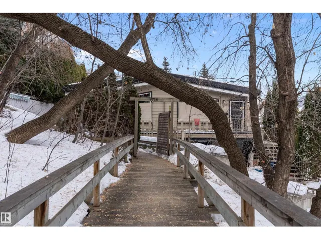 9716 88 AV NW, Edmonton, Alberta T6E2P9