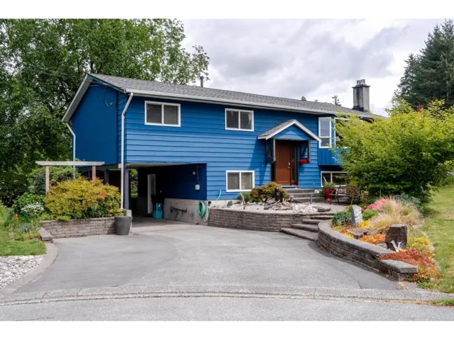 9756 CROWN CRESCENT, Surrey, British Columbia V3V6H9