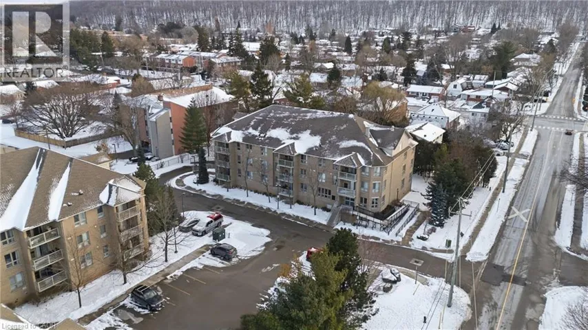 56 KERMAN Avenue Unit# 116, Grimsby, Ontario L3M0A1