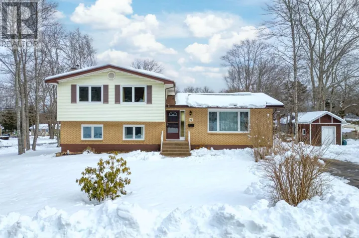 5 Alpine Drive, Bridgewater, Nova Scotia B4V3A5