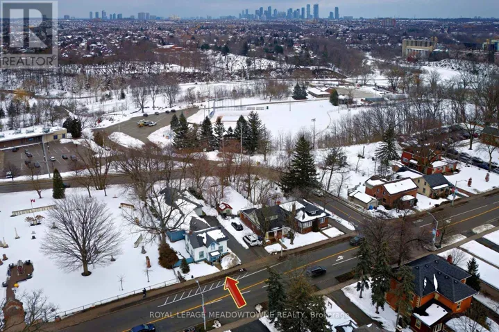 307 QUEEN STREET S, Mississauga (Streetsville), Ontario L5M1L9