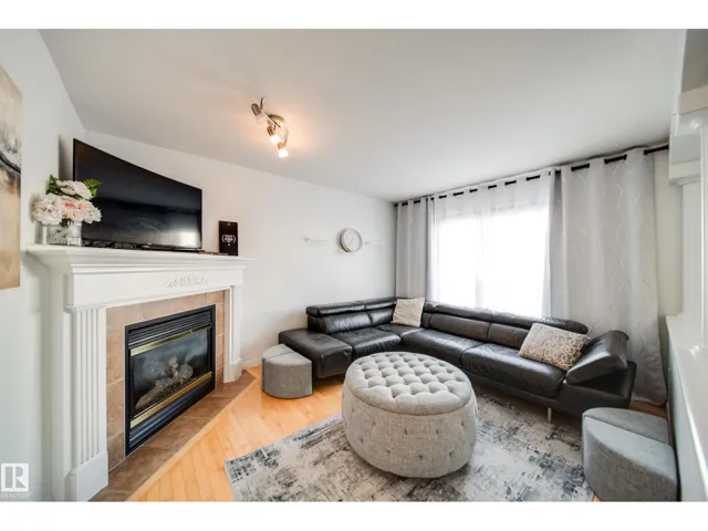 3716 160A AV NW, Edmonton, Alberta T5Y3G1