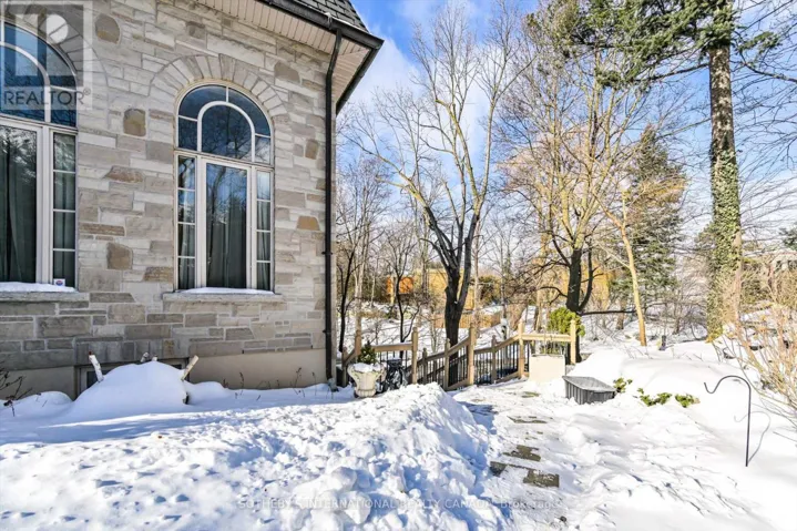 2 - 50 OLD YONGE STREET, Toronto (Bridle Path-Sunnybrook-York Mills), Ontario M2P1P7