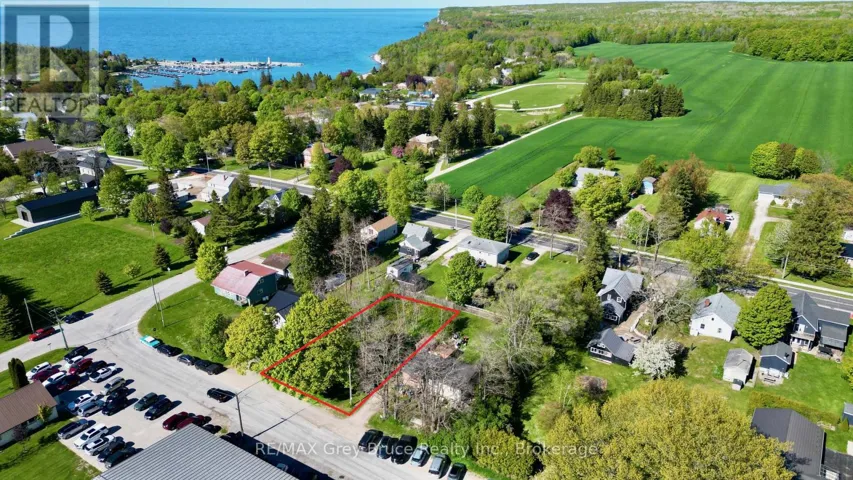 15 TACKABURY STREET, Northern Bruce Peninsula, Ontario N0H1W0