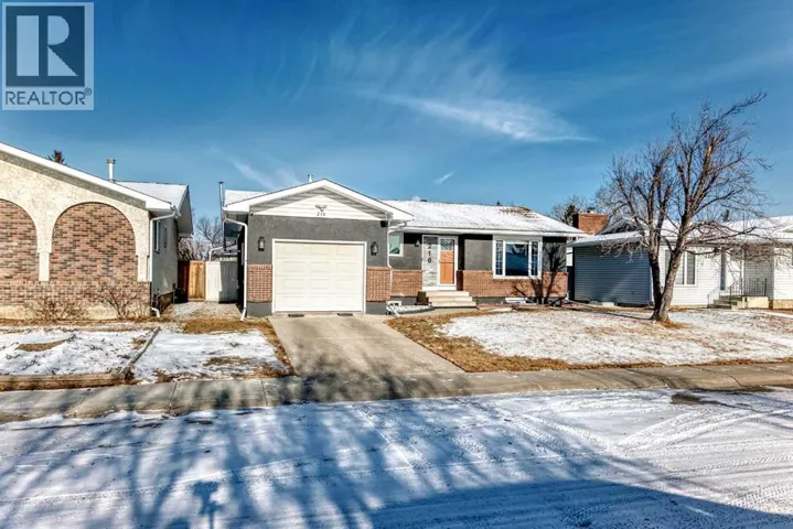 216 Pinecrest Crescent NE, Calgary, Alberta T1Y1K9