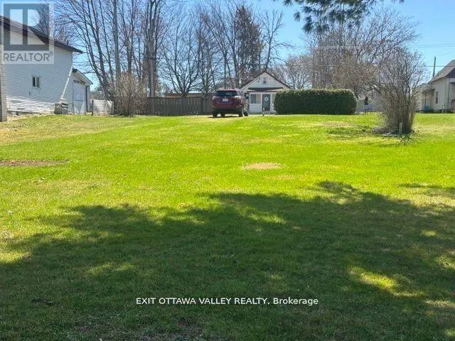 1105 BRONX STREET, Pembroke, Ontario K8A6G8