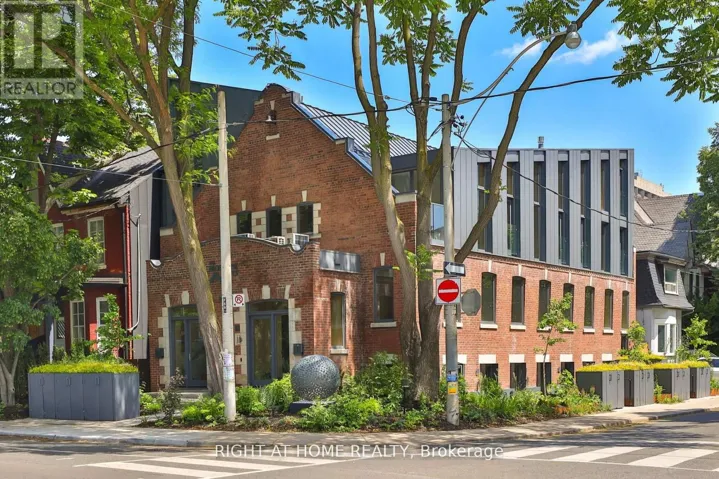 PH 2 - 225 BRUNSWICK AVENUE, Toronto (University), Ontario M5S2M6