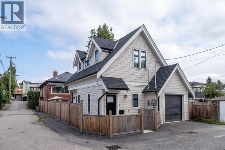 720 E 30TH AVENUE, Vancouver, British Columbia V5V2V9