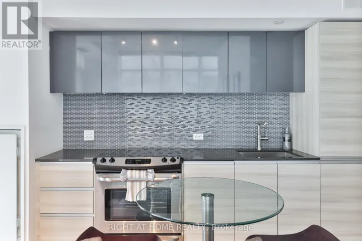 906 - 1190 DUNDAS STREET E, Toronto (South Riverdale), Ontario M4M0C5