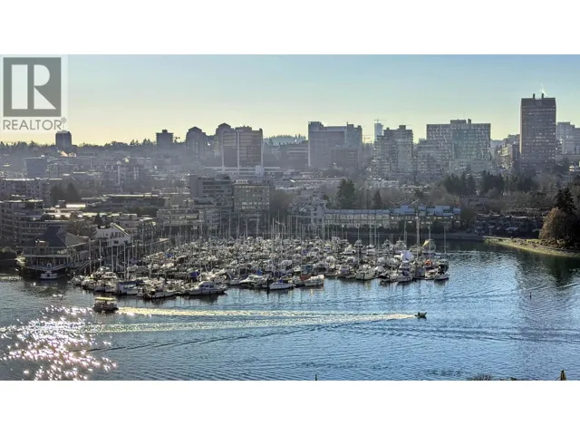 1705 1228 MARINASIDE CRESCENT, Vancouver, British Columbia V6Z2W4