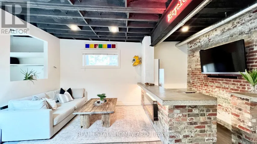 1233 DUNDAS STREET E, Toronto (South Riverdale), Ontario M4M1S4