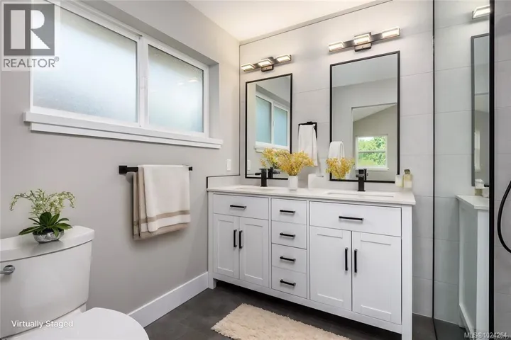 649 5th St, Courtenay, British Columbia V9N1K5