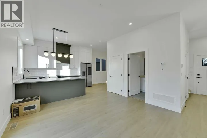 1 1436 E 1ST AVENUE, Vancouver, British Columbia V5N1A3