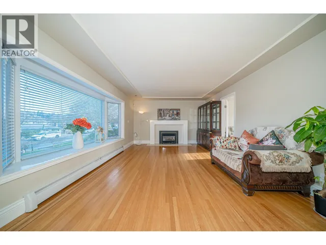 4824 FAIRLAWN DRIVE, Burnaby, British Columbia V5C3R8