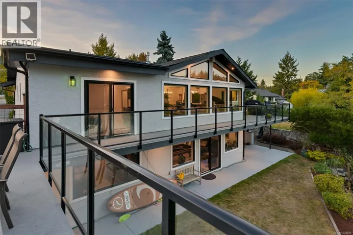 8 Woodville Pl, View Royal, British Columbia V9B1E6