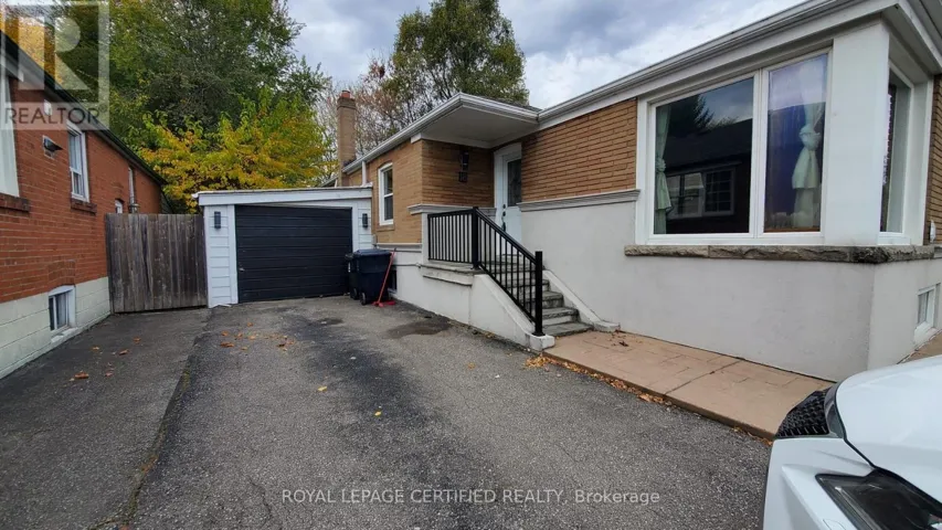 18 MAYWOOD PARK, Toronto (Kennedy Park), Ontario M1K2G8