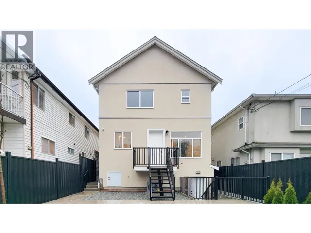3433 E 23RD AVENUE, Vancouver, British Columbia V5R1C1