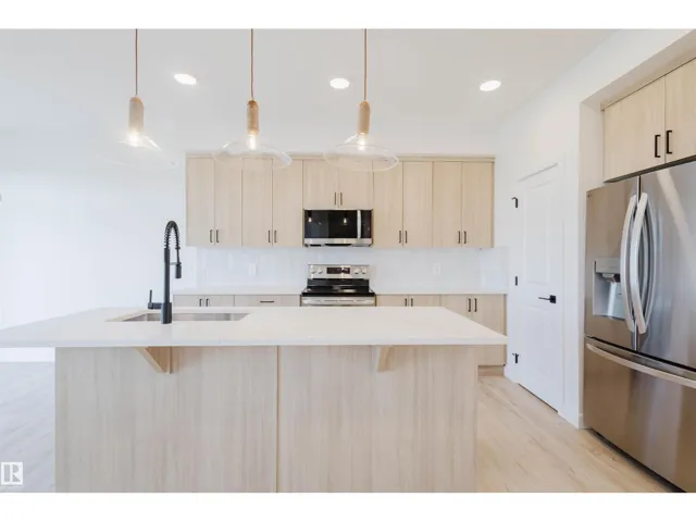 2118 CROSSBILL LN NW, Edmonton, Alberta T5S0W3
