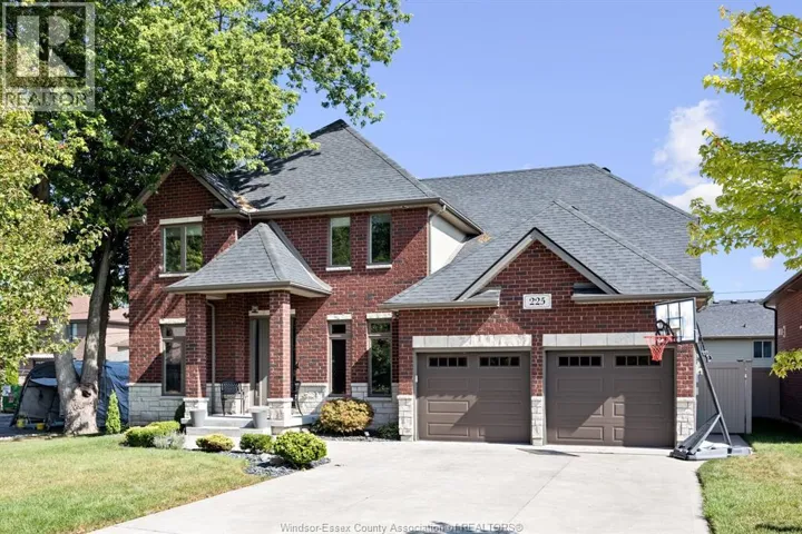 225 ELSWORTH, LaSalle, Ontario N9J0C6