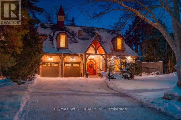 36 SIR WILLIAMS LANE, Toronto (Princess-Rosethorn), Ontario M9A1V1