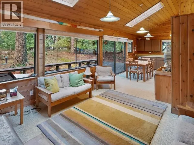 963 SPILSBURY DRIVE, Savary Island, British Columbia V0N2G0