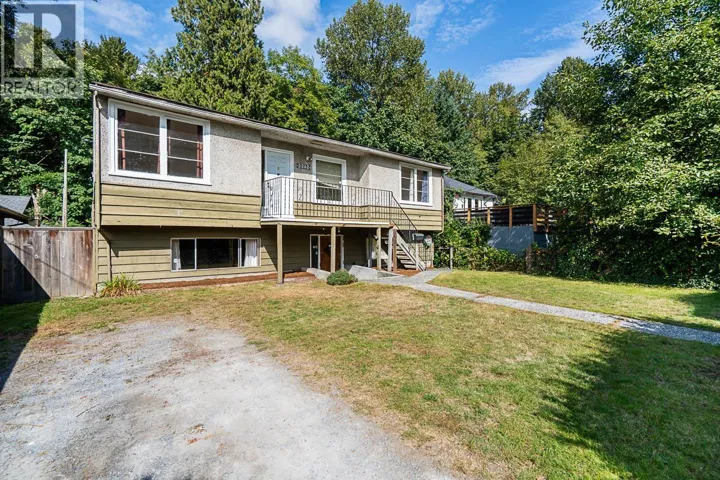 2212 OLD DOLLARTON ROAD, North Vancouver, British Columbia V7H1A8