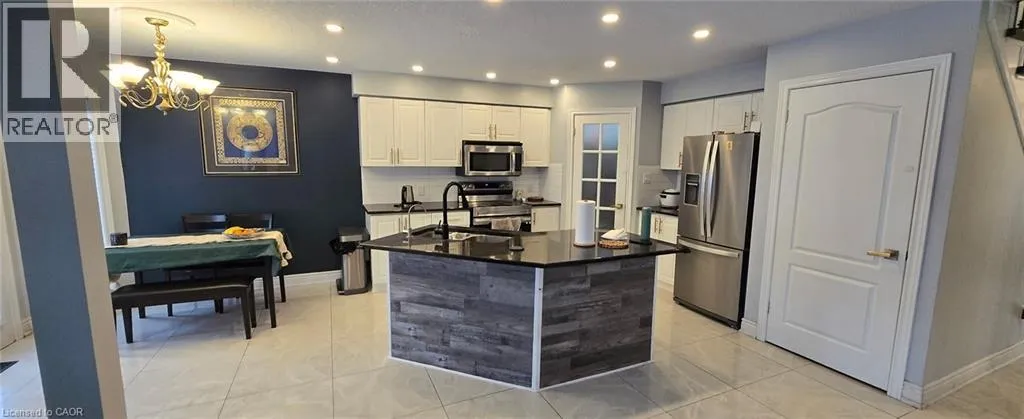 469 DANSBURY Drive Unit# UPPER, Waterloo, Ontario N2K4L1