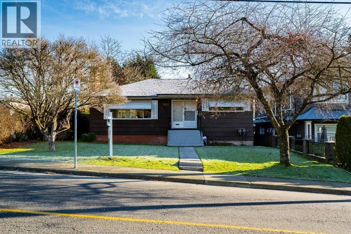 1910 HOLDOM AVENUE, Burnaby, British Columbia V5B3W3