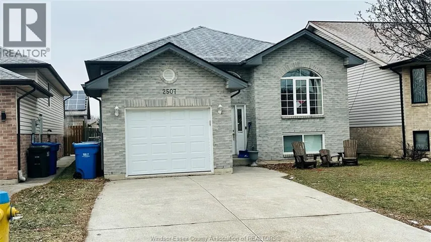 2507 NORCREST, Windsor, Ontario N8P1V3