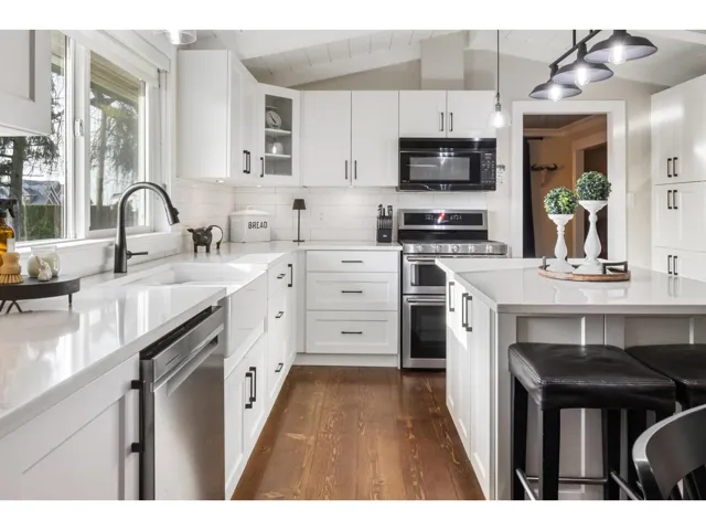 22285 64 AVENUE, Langley, British Columbia V2Y2N8