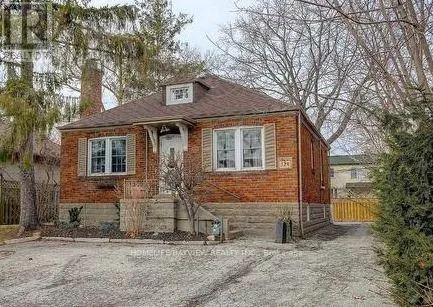 324 LAKESHORE ROAD E, Mississauga (Port Credit), Ontario L5G1H4