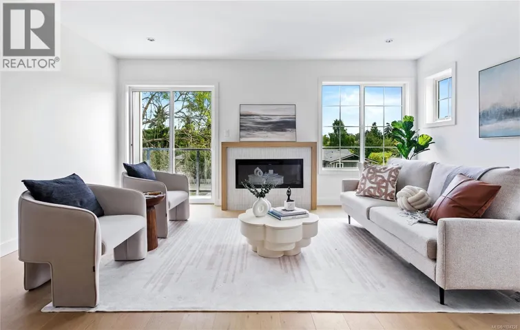 U8 3907 Cedar Hill Rd, Saanich, British Columbia V8P3Z8