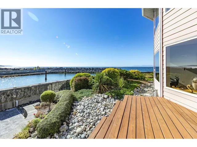 226 1585 FIELD ROAD, Sechelt, British Columbia V7Z0H1