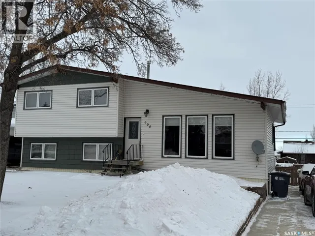 604 5th AVENUE W, Assiniboia, Saskatchewan S0H0B0