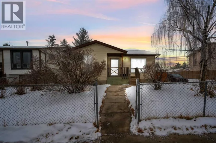 120 Castlebrook Rise NE, Calgary, Alberta T3J1P1