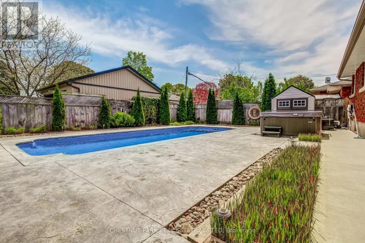 30 MCKENZIE STREET, St. Catharines (Bunting/Linwell), Ontario L2M2N1