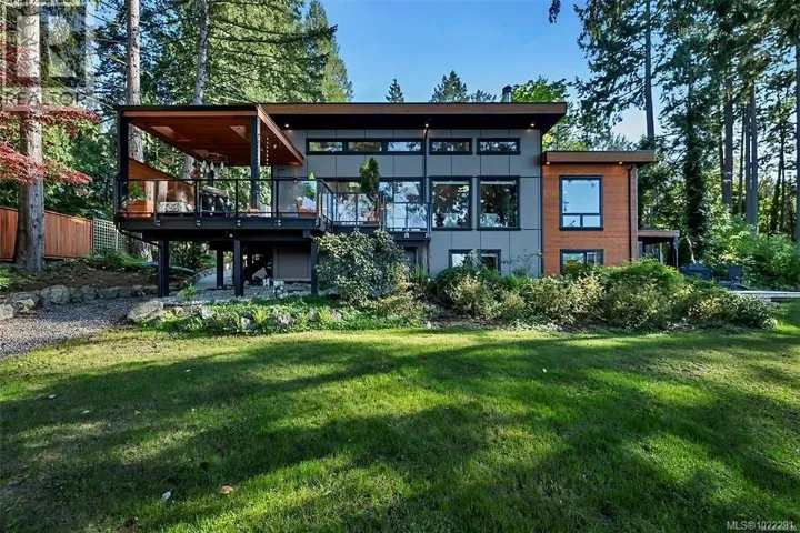 2250 Dolphin Rd, North Saanich, British Columbia V8L5Y7