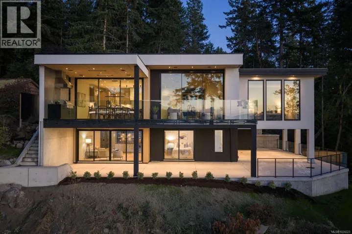 418 Lands End Rd, North Saanich, British Columbia V8L5L9