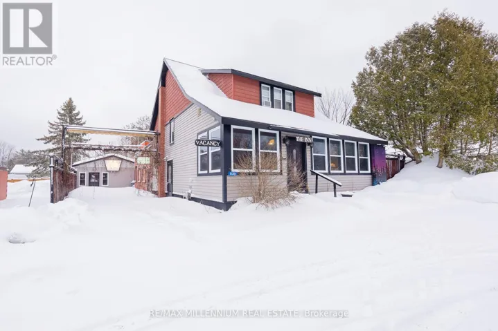 830 MUSKOKA ROAD S, Gravenhurst (Muskoka (S)), Ontario P1P1K3