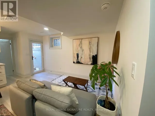 LOWER - 9 HAZELWOOD AVENUE, Toronto (Blake-Jones), Ontario M4J1K4