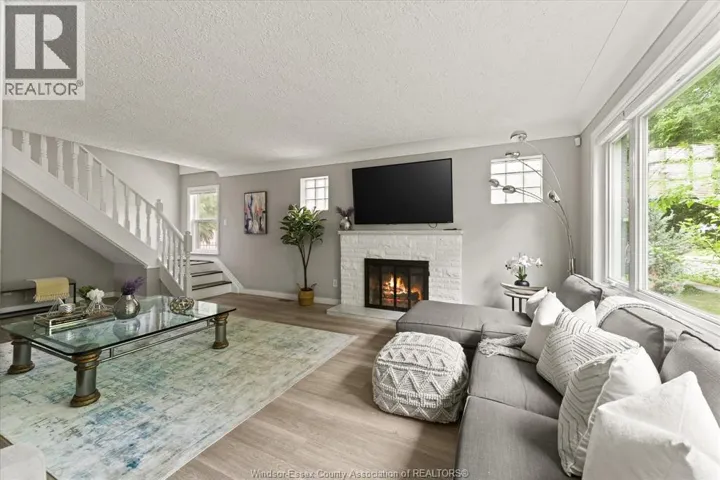 285 BELLEPERCHE PLACE, Windsor, Ontario N8S3B6